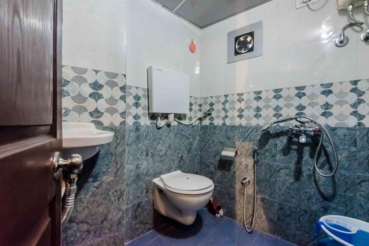 Awesome Dormitory - Men Only ムンバイ エクステリア 写真