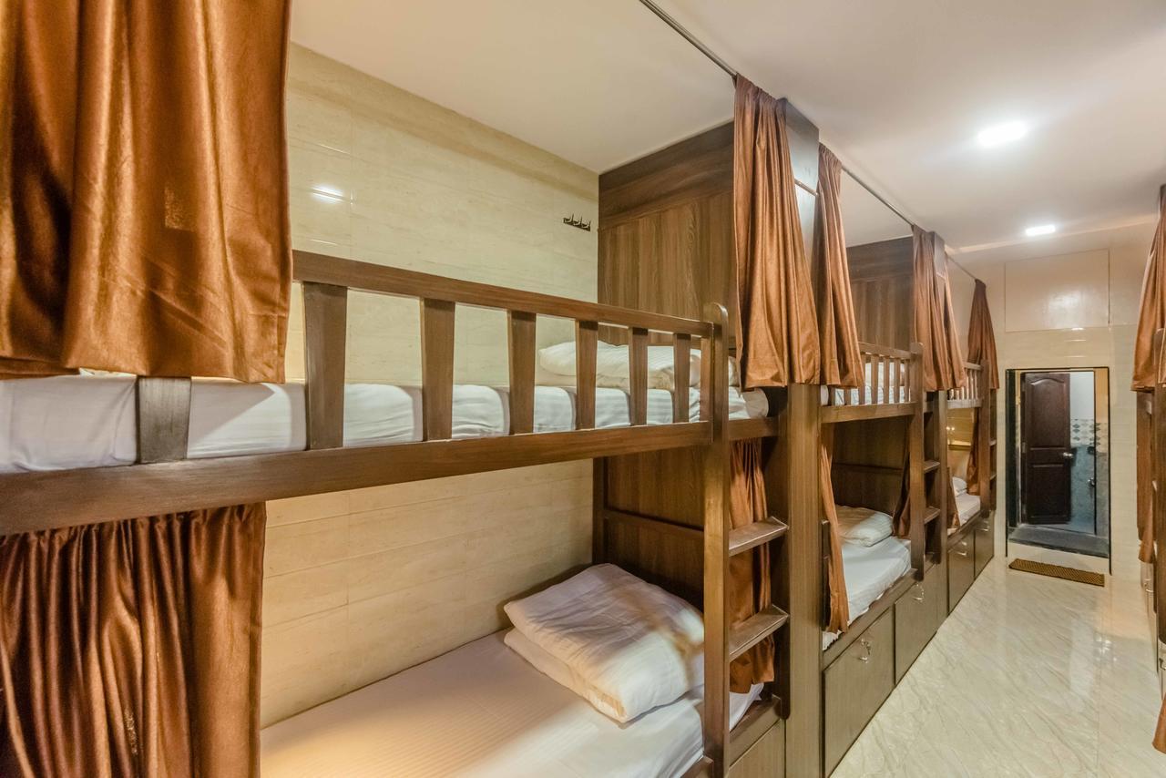 Awesome Dormitory - Men Only ムンバイ エクステリア 写真